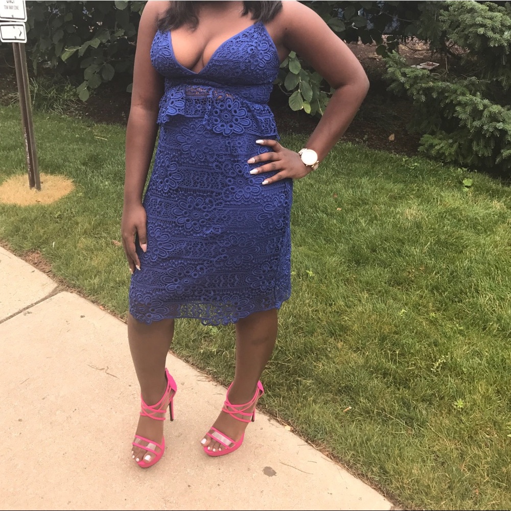 A Sexy blue dress, good for any occasion.